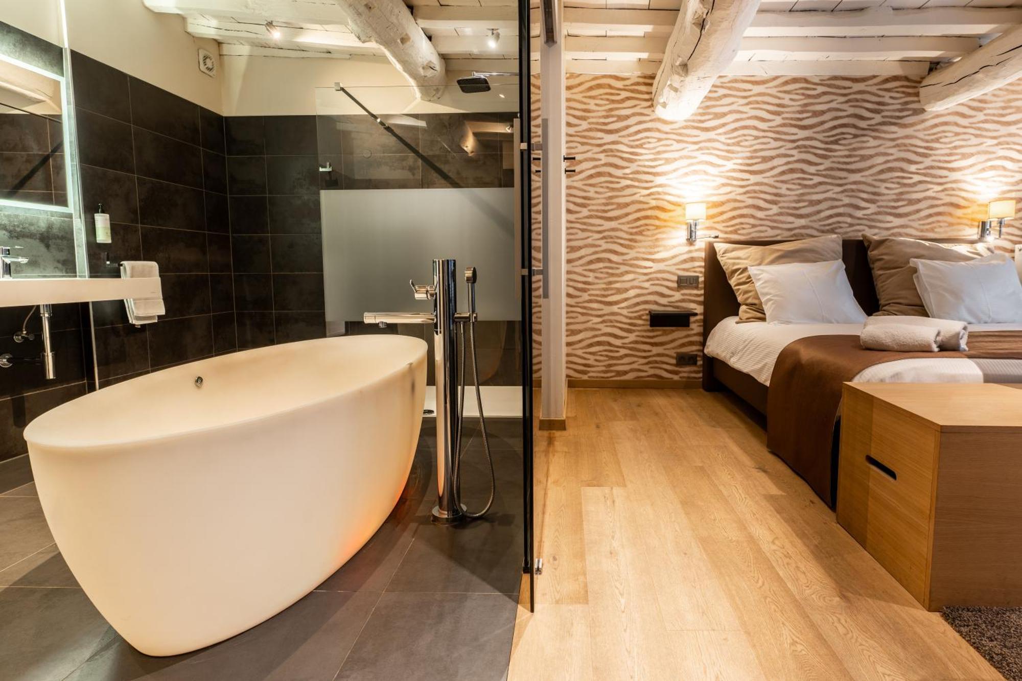 Hotel Le Manoir Marche-en-Famenne Bagian luar foto