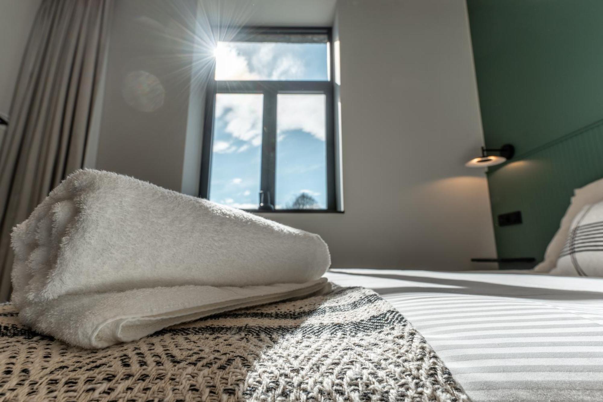 Hotel Le Manoir Marche-en-Famenne Bagian luar foto