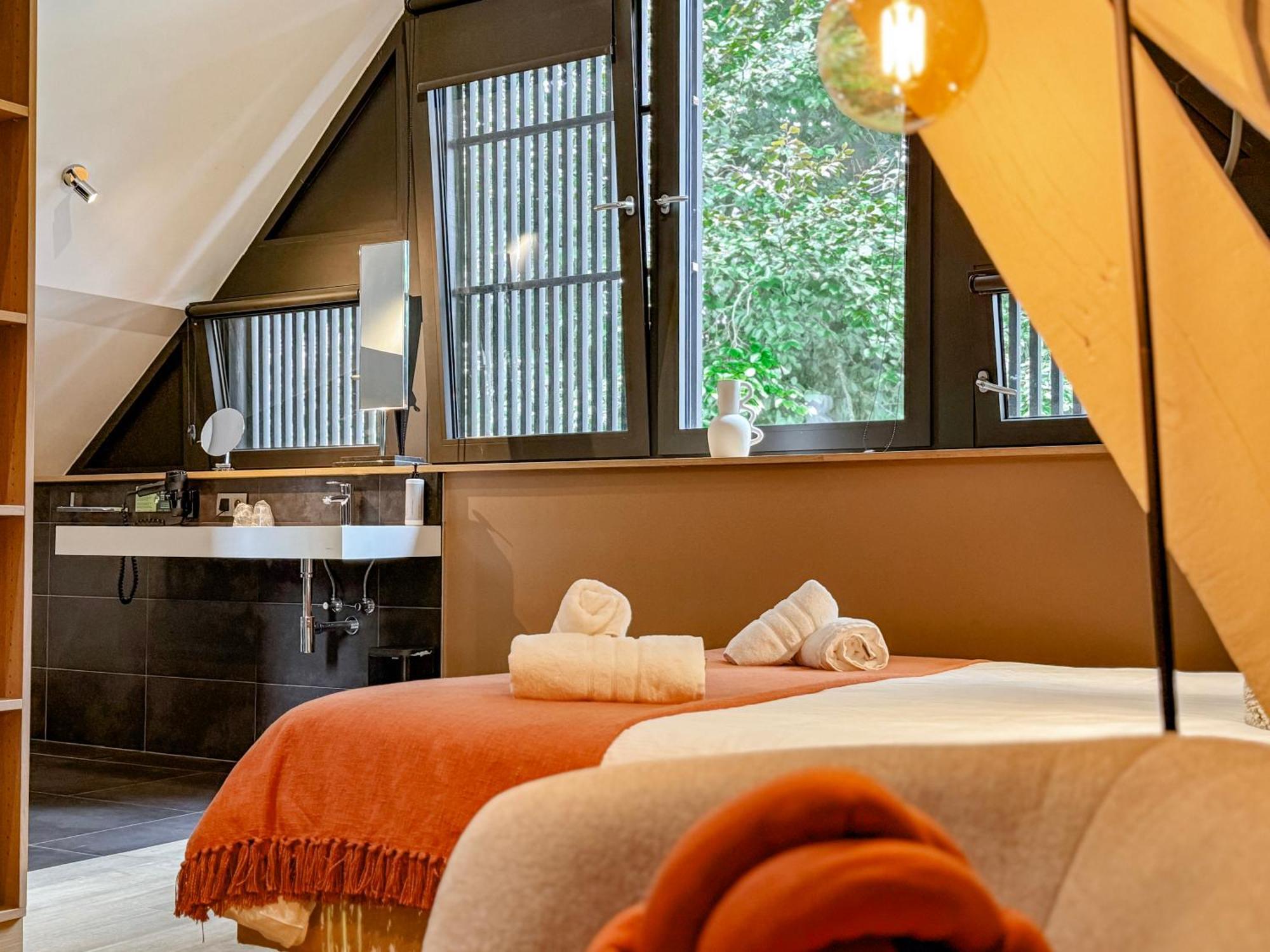 Hotel Le Manoir Marche-en-Famenne Bagian luar foto