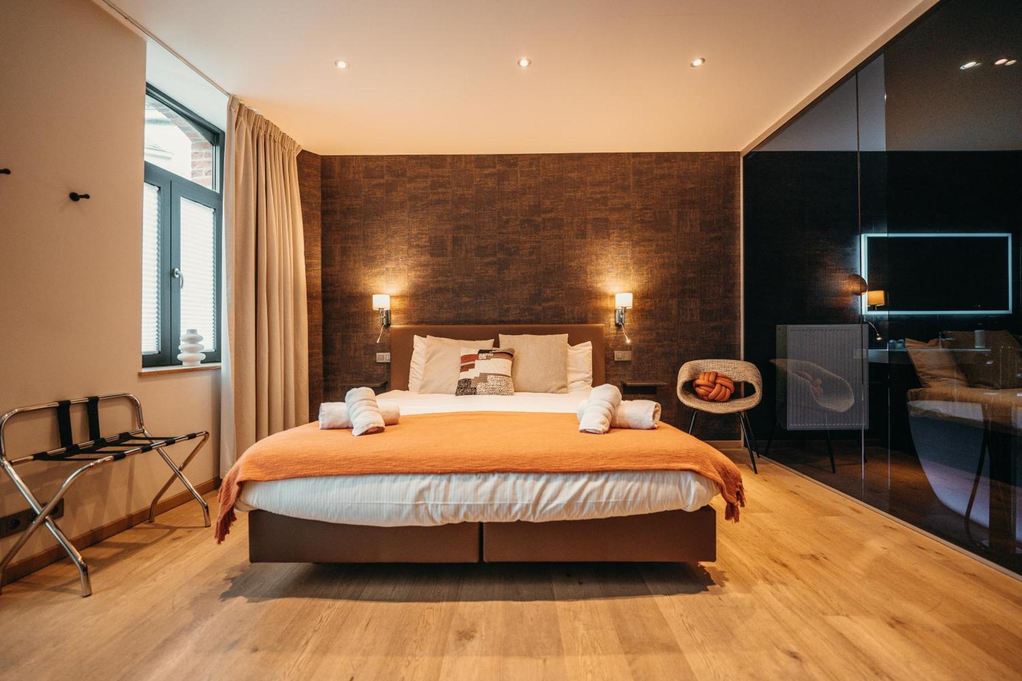 Hotel Le Manoir Marche-en-Famenne Bagian luar foto